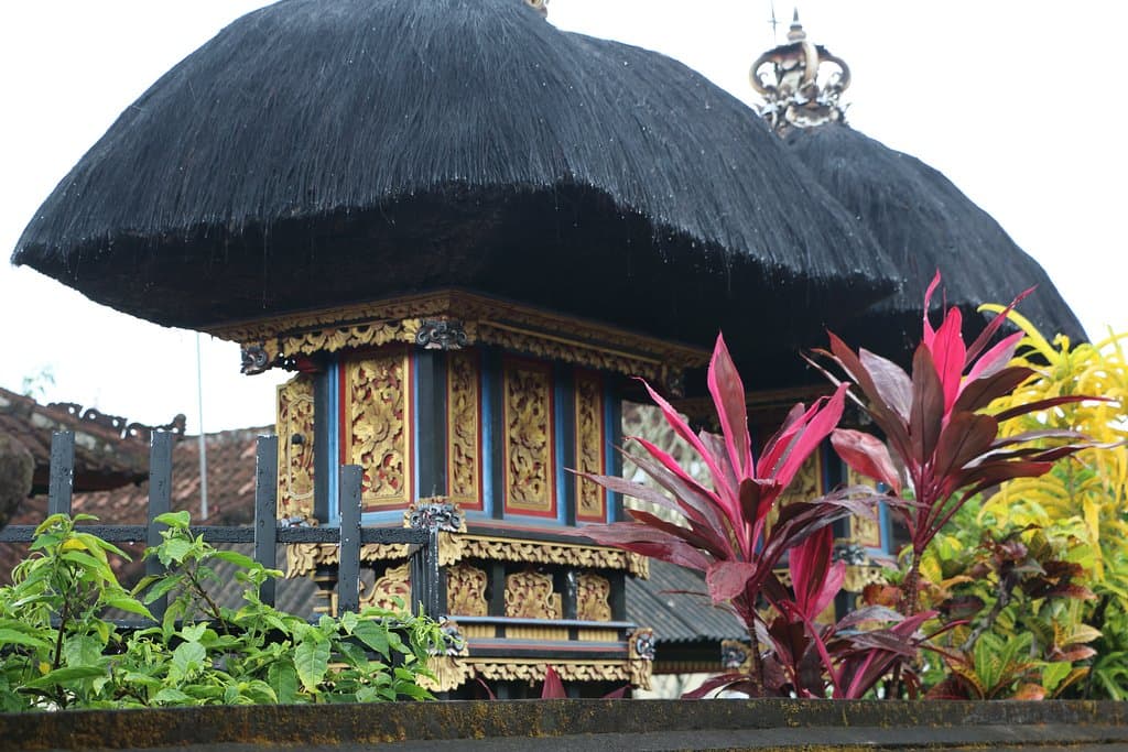 PURA GUNUNG SEMPIDI
 https://youtu.be/q4UKqbDtqAs
 Une journée d'excursion autour de DENPASAR BALI pour visiter la MONKEY FOREST de SENGEH et le fabuleux TANAH LOT
 
 VOTRE PROGRAMME PERSONNALISE  DE VISITE 
 DE BALI SUR DEMANDE
 AUTOURDUMONDE2023@GMAIL.COM
 https://philippeverheggen.wixsite.com/website/blog/bali-comment-pr%C3%A9parer-votre-voyage
 
 SUIVEZ NOUS SUR FACEBOOK @PHILVERH
 https://www.facebook.com/philv