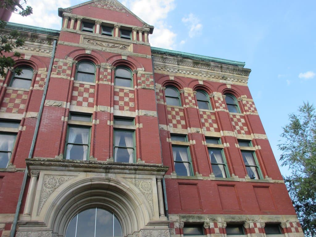 Details of the courthouse building