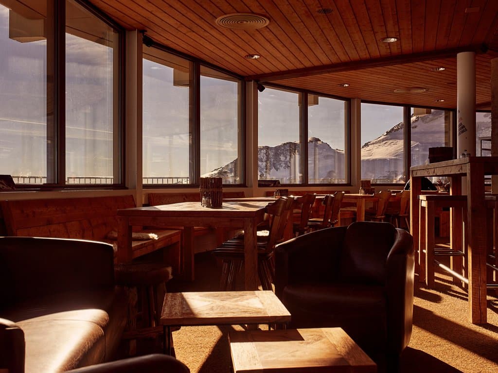 Ambiente im Drehrestaurant Allalin