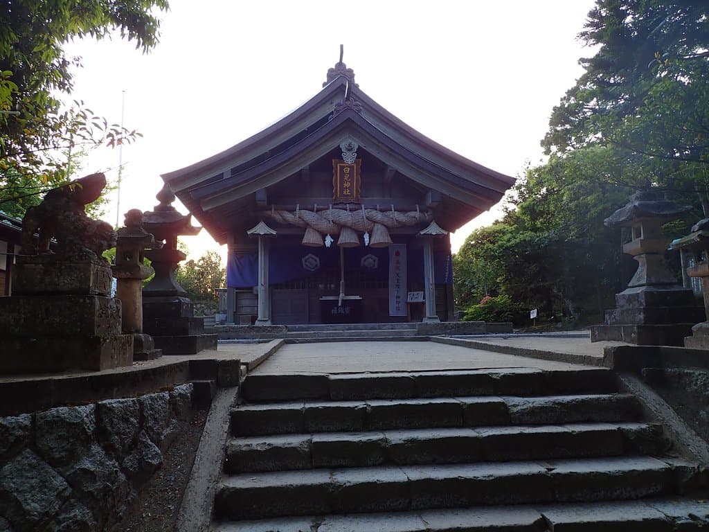 社殿はそれほど大きいものではないですが、大国主に救ってもらったことから大国主と八上比売との婚姻を取り持ったので縁結びの神として信仰される神社です。あと皮膚病に霊験のある神、医療の神でもあります。