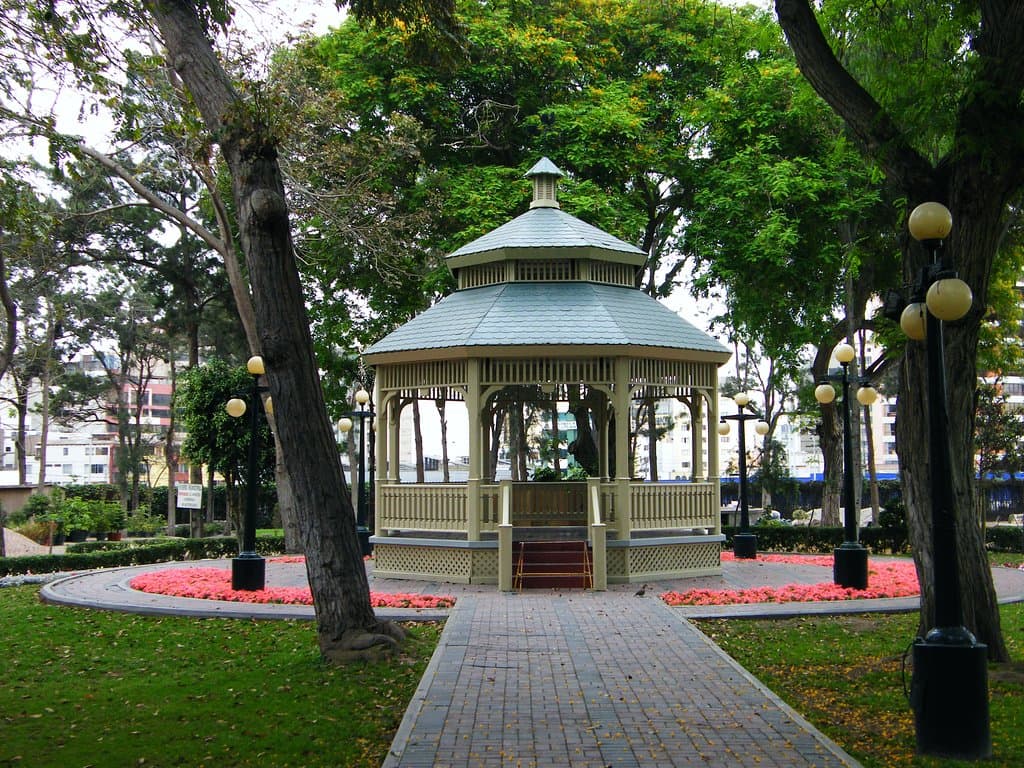 En un costado del parque una glorieta que le da un cierto aire bucólico al lugar