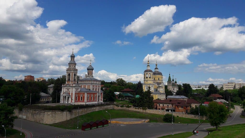 Вид с площадки на Успенскую и Ильинскую церкви
