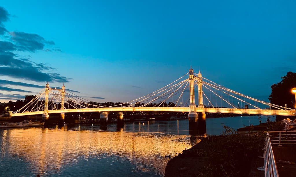 Love Albert Bridge! No wonder is second only to Tower Bridge (when it comes to pictures and movies 😉)