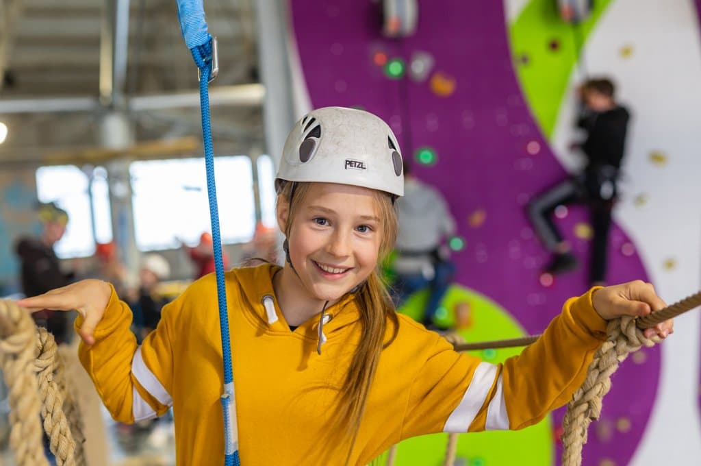 Aero Trek - Experience the thrill of an obstacle course up more than six metres in the air! Navigate these adrenaline-pumping challenges up in the roof of our hangar: zipline, barrels and star steps.