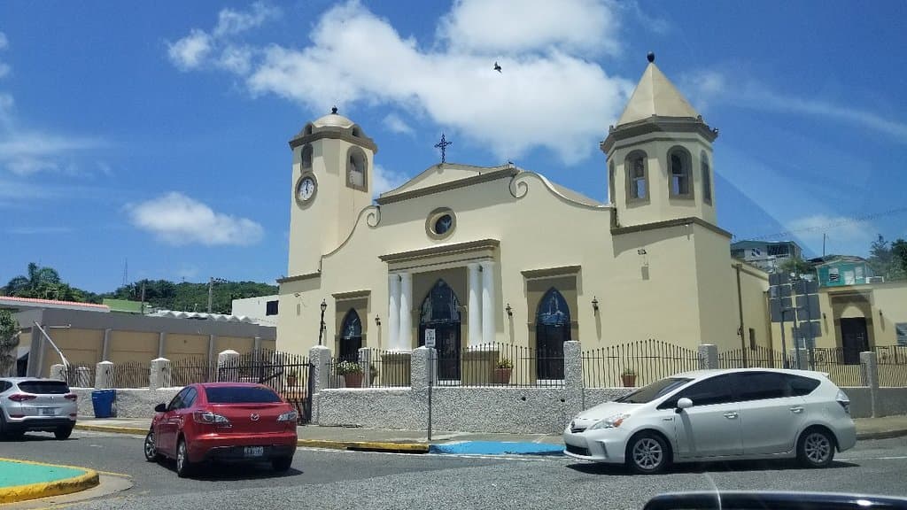 Iglesia San Carlos Borromeo Aguadilla