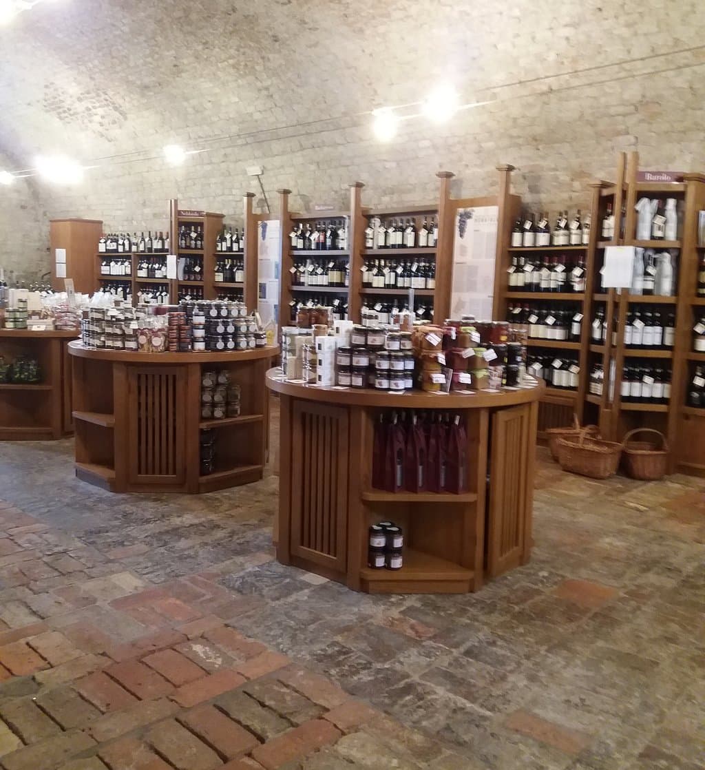 L'interno dell'enoteca