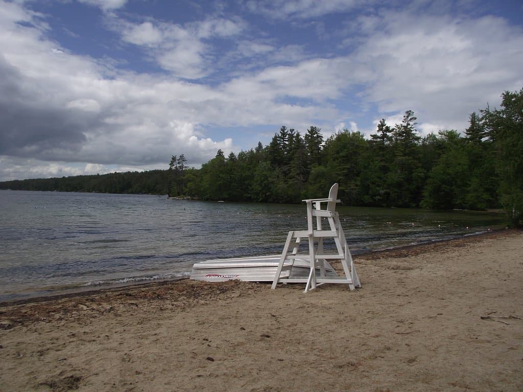 NH - WOLFEBORO - CARRY BEACH - BEACH, LIFEGUARD STATION & RESCUE BOAT