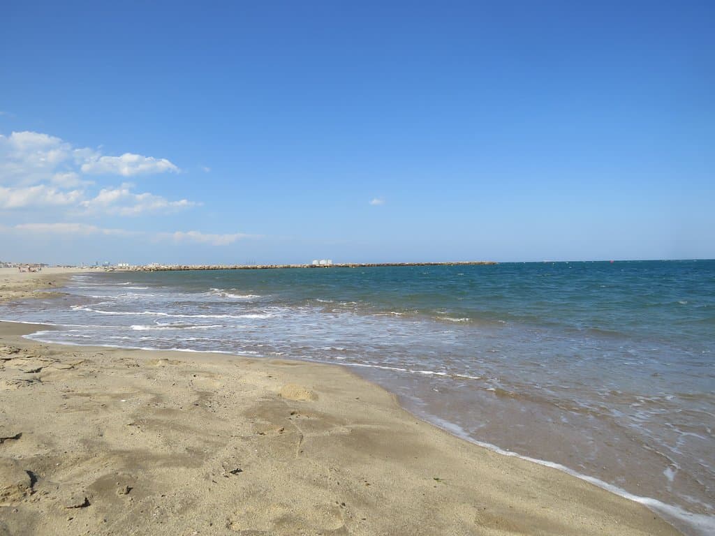 Playa amplia y sorprendentemente tranquila. Sin agobios. 27/07/2019