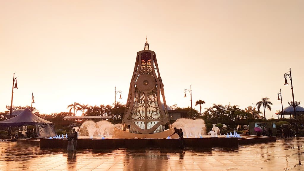 The majestic golden clock tower caught everyone's eye at Jerudong Park Garden with vibrant looking scenery.