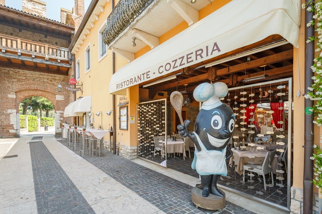 La cozzeria vista dalla strada 