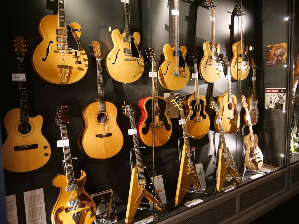 Gibson blondes - from Guitars - The Museums exhibiton. Photo: 2019.