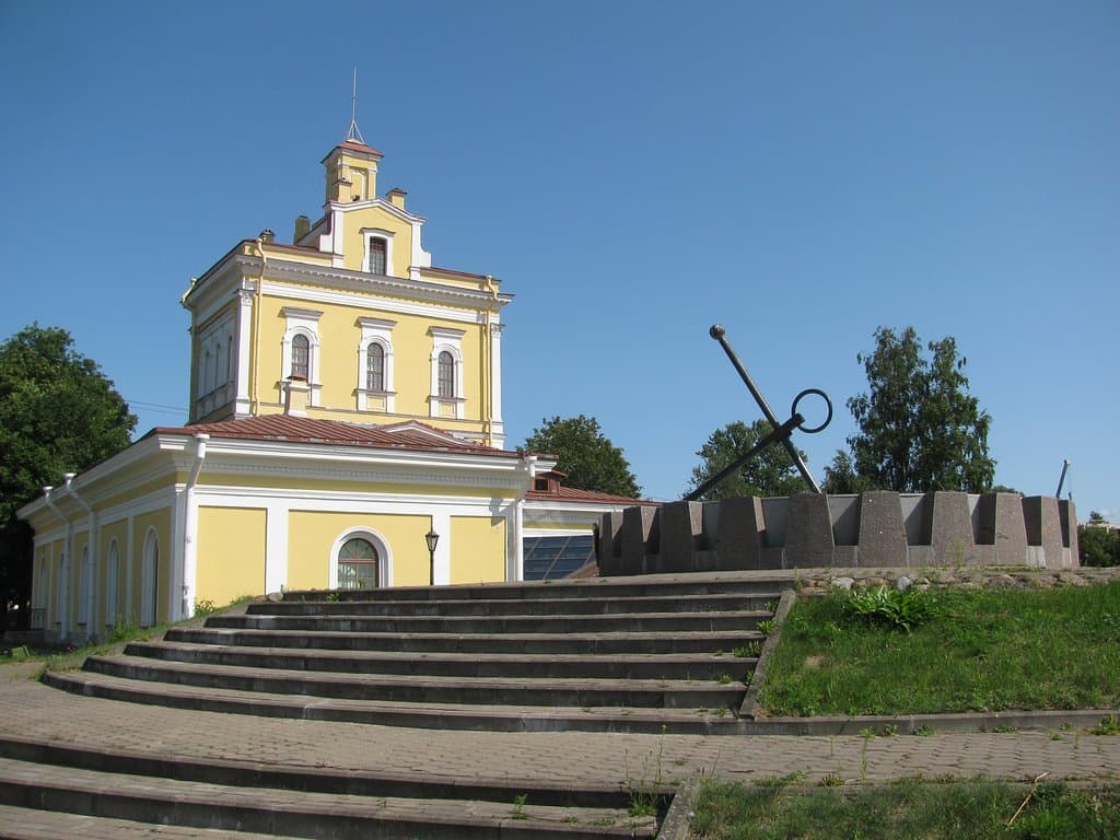 Кронштадт. Музей подводной археологии и Солнечные часы.