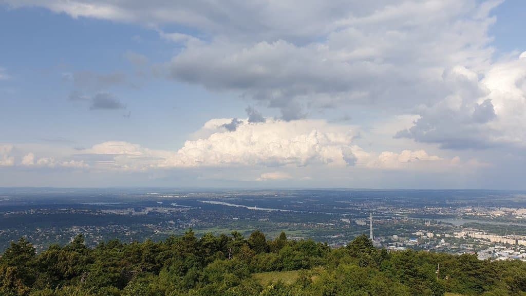 Explore the Károly Guckler Lookout