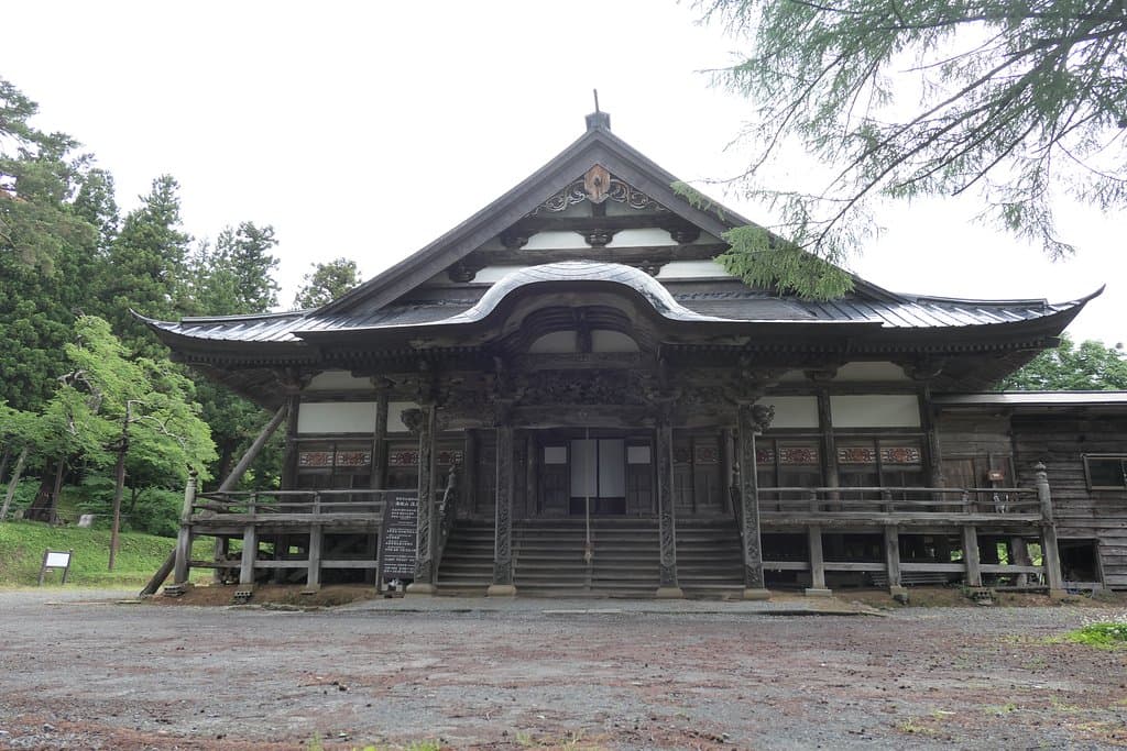 鉄門海上人が即身仏となったお寺です。