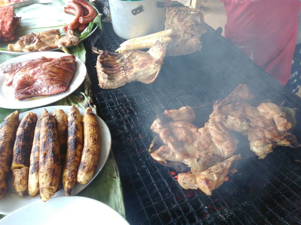 Iquitos, is a great place to feel the real local warm of the Amazon, at Quistococha Zoo, inside they prepare a delicious Cecina with plantain, REALLY artisiana style.