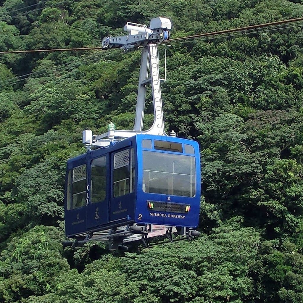 ロープウェイに乗って絶景と縁結びの名所　寝姿山へ！