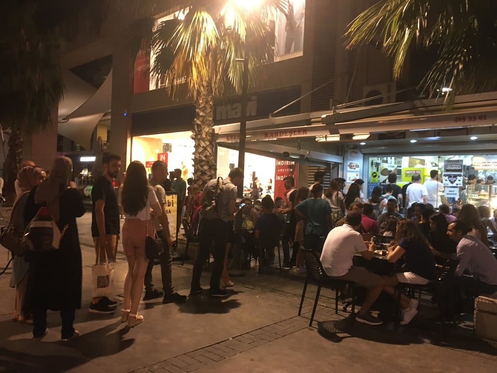 Çelebi İzmir Bombası kuyruğu