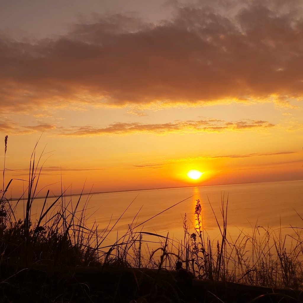 Jest to punkt widokowy usytuowany na najwyższym klifie w Polsce przez co zachód słońca jest przepiękny. 
