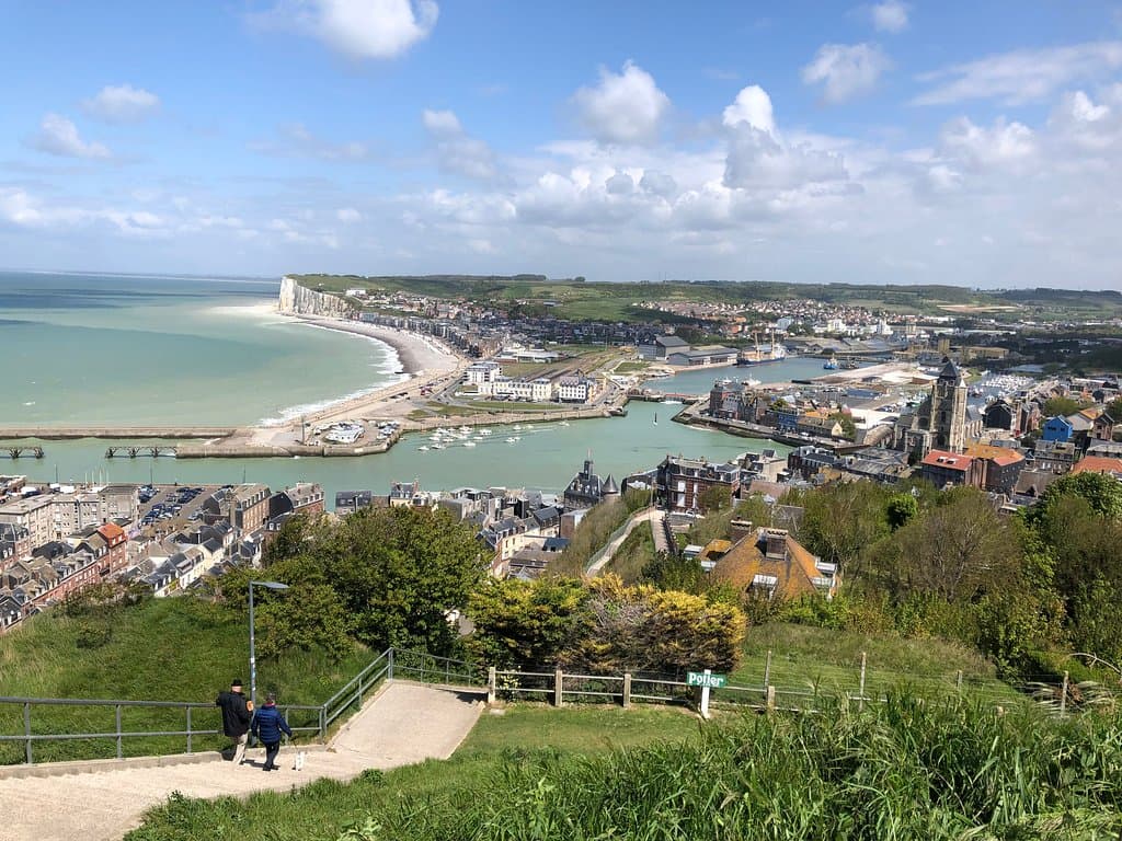 Après une montée facile en funiculaire, une agréable descente avec de nombreuses & superbes vues... (2/2)