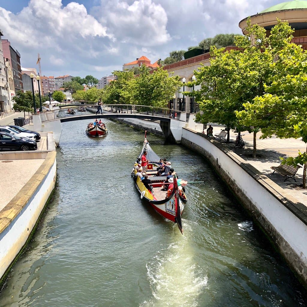 Fantástica a Veneza portuguesa, muito linda a Aveiro um lugar que qualquer um que for em Portugal tem que conhecer ótima culinária um passeio bem gostoso pelos canais de Aveiro sem dúvida é uma cidade de um povo muito acolhedor