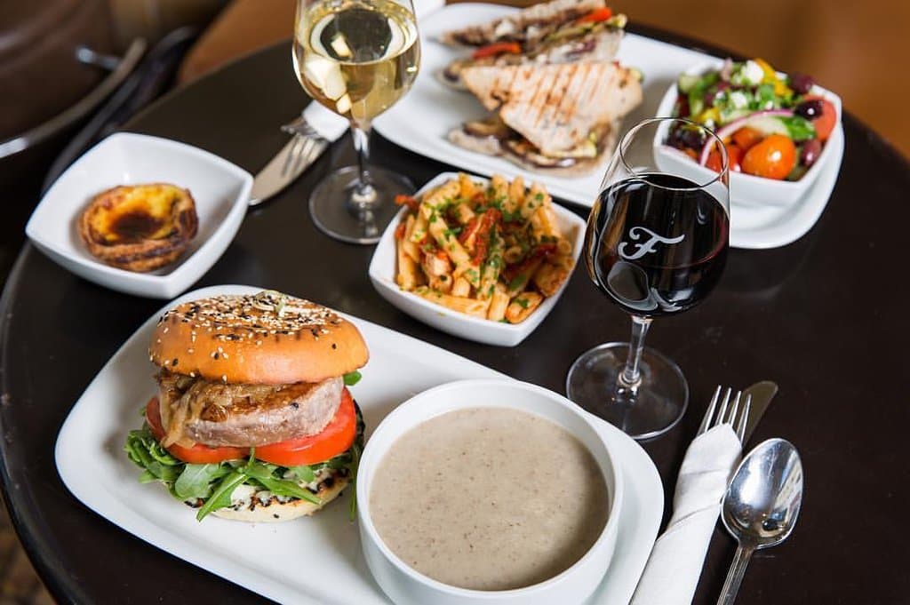 Seared yellowefin tuna burger