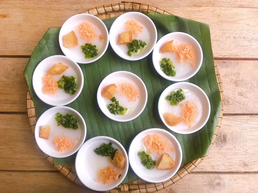 Vegetarian vietnamese steamed rice cakes