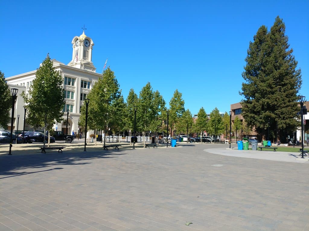 Old Courthouse Square in Santa Rosa, CA (29/Sept/19).