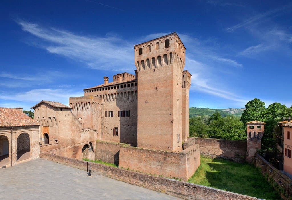 Rocca di Vignola e Piazza dei Contrari
