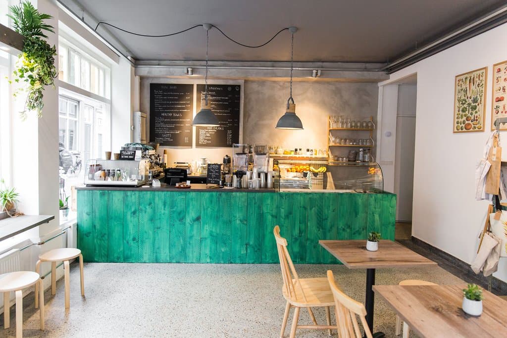 Cute ans Cosy bar in the centre of Delft where you can get great bowls, lunches and freshmade drinks.