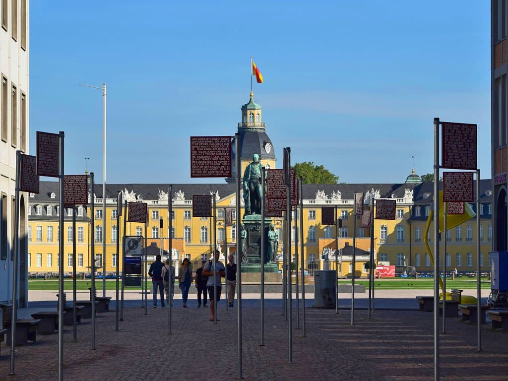 Карлсруэ. Площадь основных прав