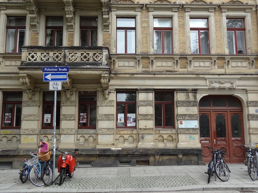 Naapurissa oleva HATIKVAn toimisto