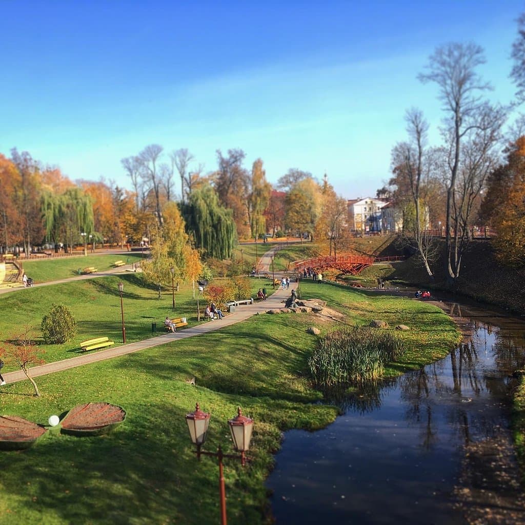 Городской парк имени Жилибера. Находится в самом центре города. Ранее на этом месте был расположен ботанический сад, созданный в 1775 году Жаном Эммануэлем Жилибером.