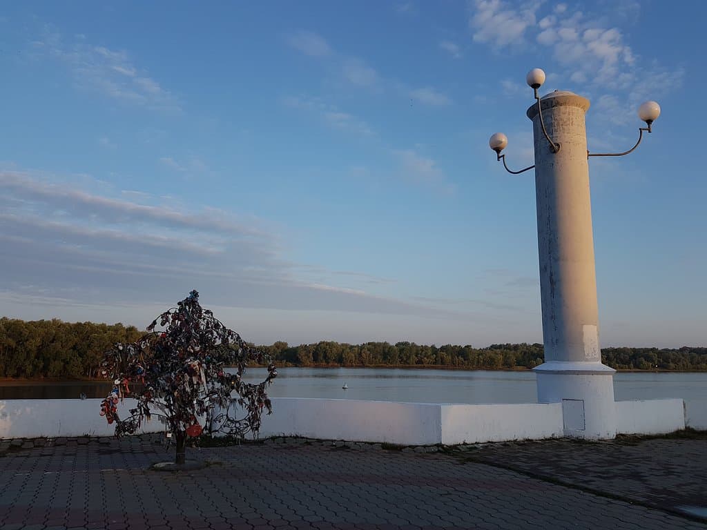 Иртышская набережная,  г . Омск