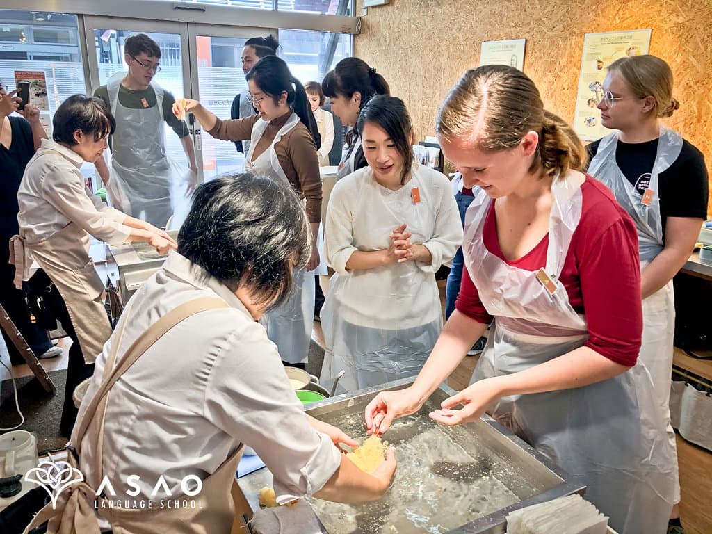 Many thanks for joining us for the 9th Zukoubu, a food sample making workshop in Asakusa last month. We hope you enjoyed the experience and also had fun with meeting and getting to know the members of our community. It is always a great pleasure to have you :)  This time the highlight was definitely LETTUCE part wasn't it?  If you want to try this workshop yourself, please note that you will have to be accompanied with an interpreter!