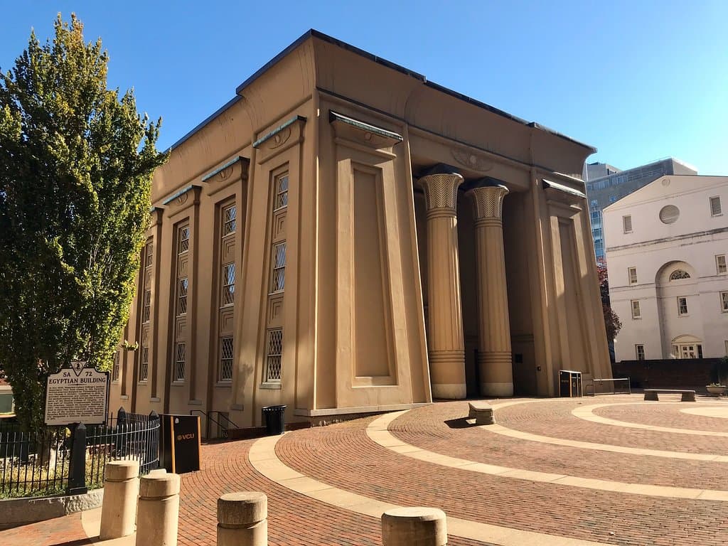 (11/6/2019) Egyptian Building - quite a find!