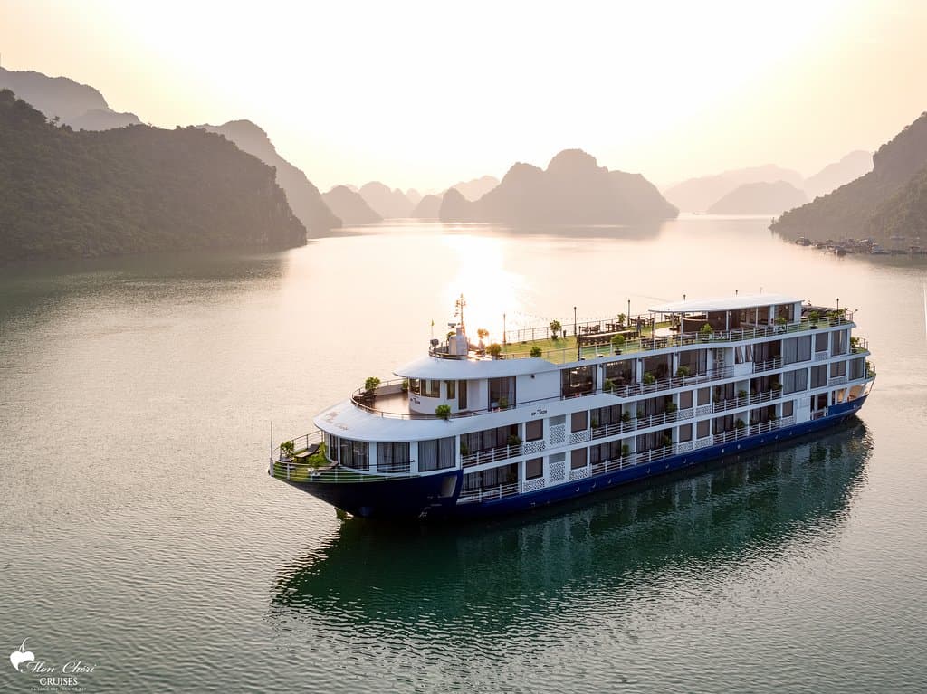 The overview of Mon Cheri Cruise in Lan Ha Bay, Halong Bay