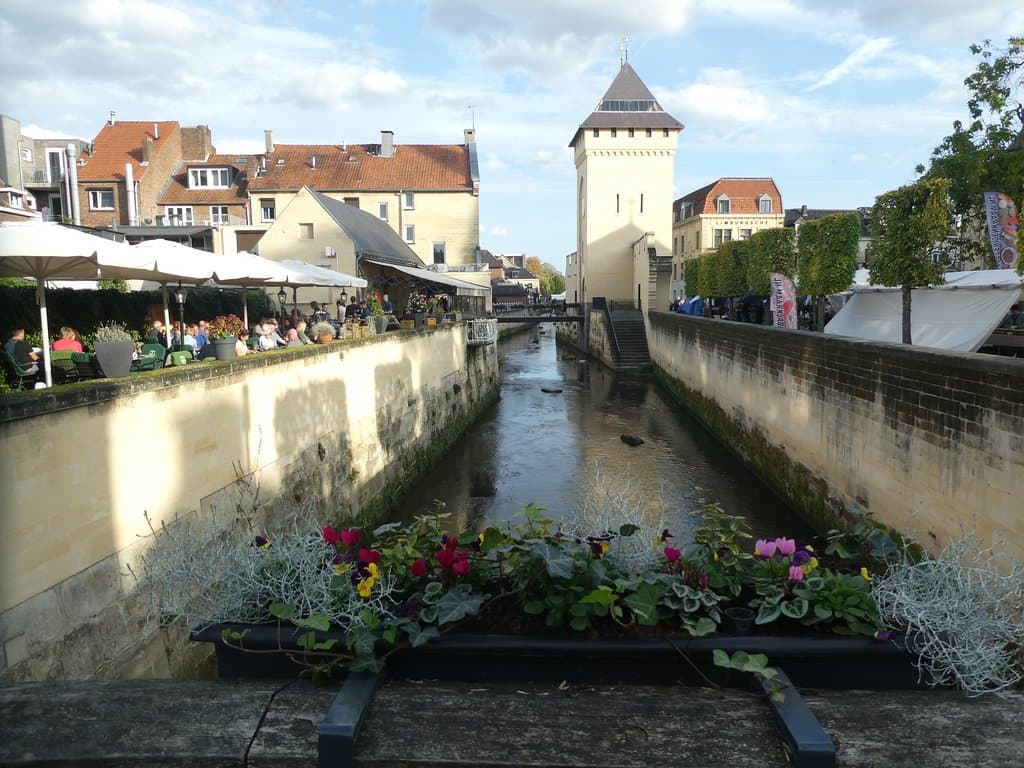 De Geulpoort och ån Geul i Valkenburg