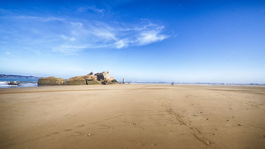 Это просто кучка камней, разрушенное состояние не дает возможности оценить масштабы строения