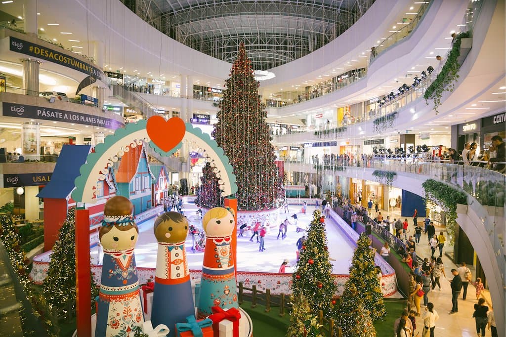Un regalo llamado Navidad llega a Santafé Medellín desde el 10 de noviembre hasta el 19 de enero ¡Te esperamos!