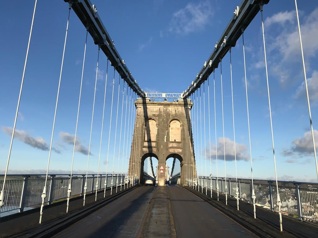 The approach to the bridge