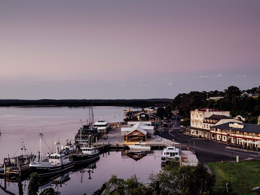 Looking over Strahan from View 42°