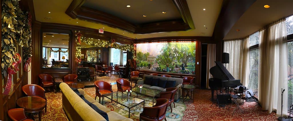 The Polo Club Lounge at Windsor Court, 300 Gravier St on the Second Floor Mezzanine of the Windsor Court Hotel in the Central Business District of New Orleans - Great Bar w/ Live Music and an Interesting Wine List