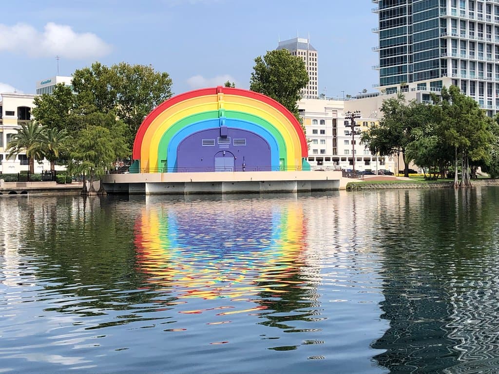 Bagsiden af friluftsscenen