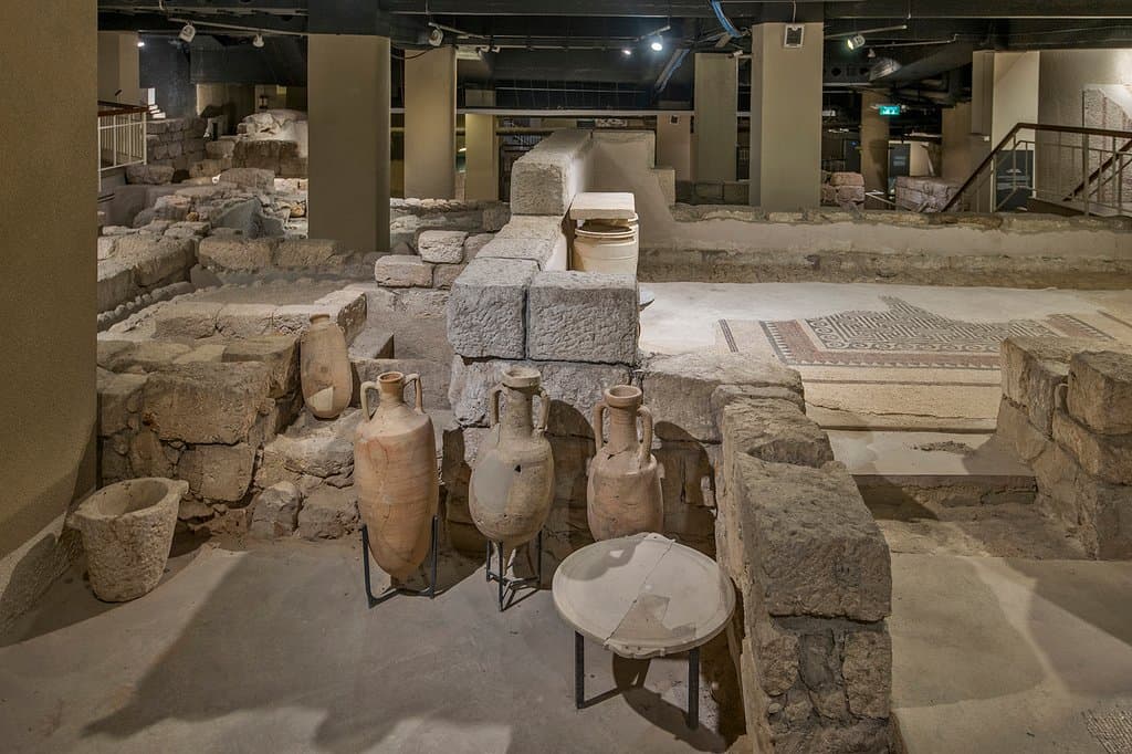 anfore e mosaici della casa intermedia