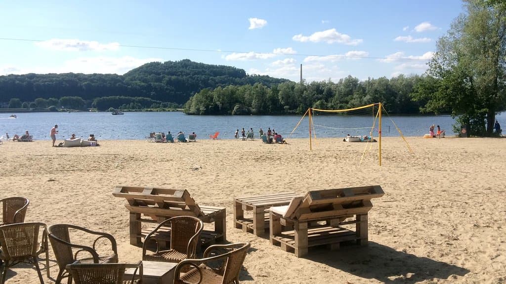 Strand Noord met Cuba Beachbar, volleybalvelden, cocktails en loungemuziek op de achtergrond