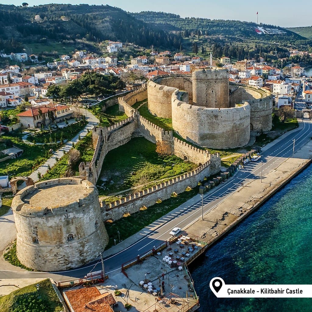 Kilitbahir Castle is located at the narrowest point of the Dardanelles. The castle is clover-shaped as it was meant to look like a key since Kilitbahir means “lock of the sea”. Its location is very central and presents a great view.   #Turkey #Canakkale #KilitbahirCastle #Dardanelles