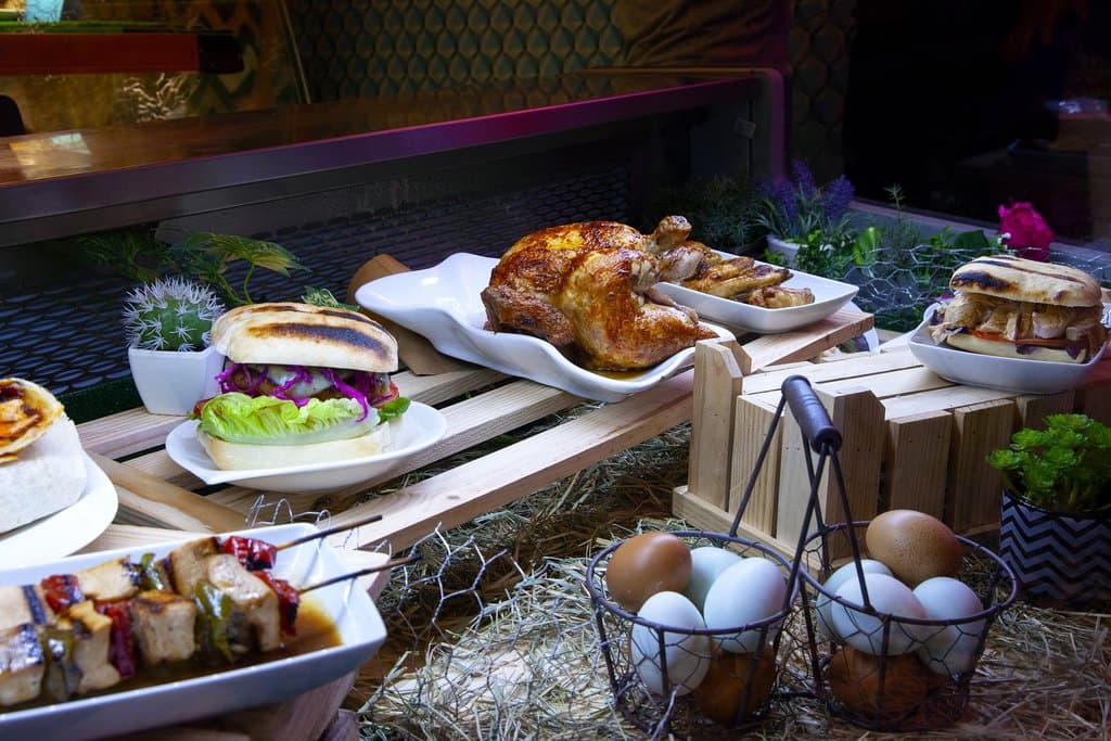 Display de especialidades en Cuchi Cuchi Chicken House