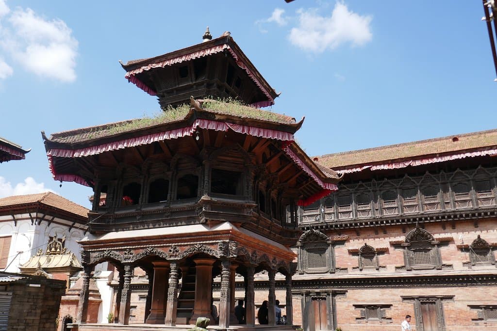 Bhaktapur, Durbar Square, il padiglione Chyasilin Mandap ricostruito nel 1990