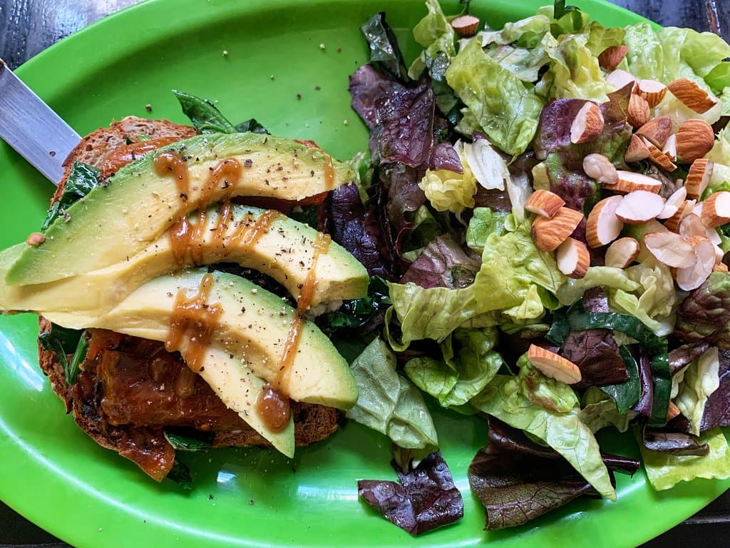 Santa Barbara Toast (multi-grain toast, avocado, spinach, roasted tomato, feta cheese, balsamic drizzle serviced with a salad of spinach, mixed greens, fennel, apple, almonds, with a tangy vinaigrette) – loved the crunch and taste of the apples and loved the taste of the vinaigrette.