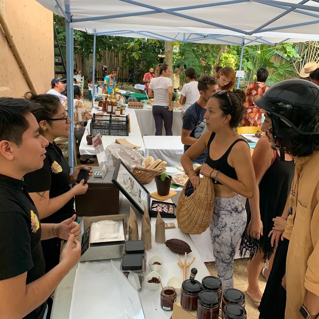 Un excelente lugar para conocer las propuestas de productores locales! 👩🏼‍🌾